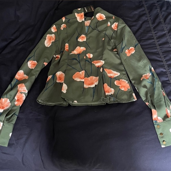 [BUNDLE OF 4] NEW Short-Sleeve & Long-sleeve Blouses & Tank Top, Size XS-M - Picture 11 of 16